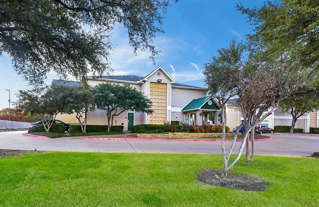 Hometowne Studios By Red Roof Dallas - North Addison - Tollway-1