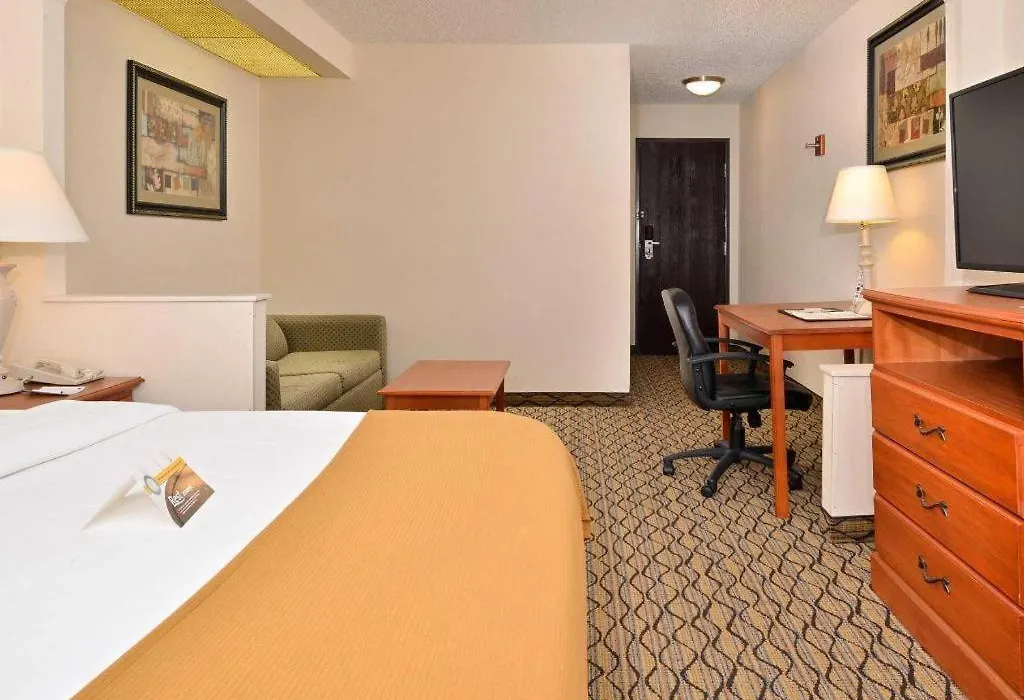Quality Inn & Suites Jefferson City-1