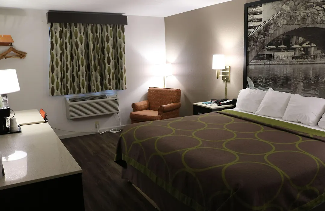 Super 8 By Wyndham San Antonio/I-35 North-1