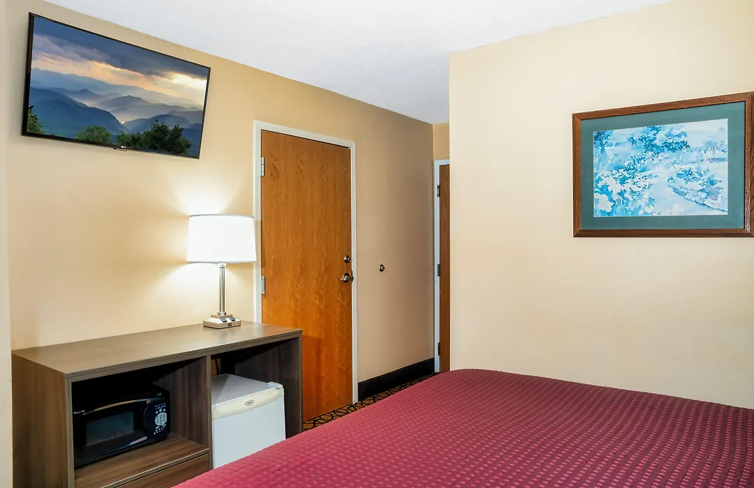 Guest Inn Pigeon Forge-1