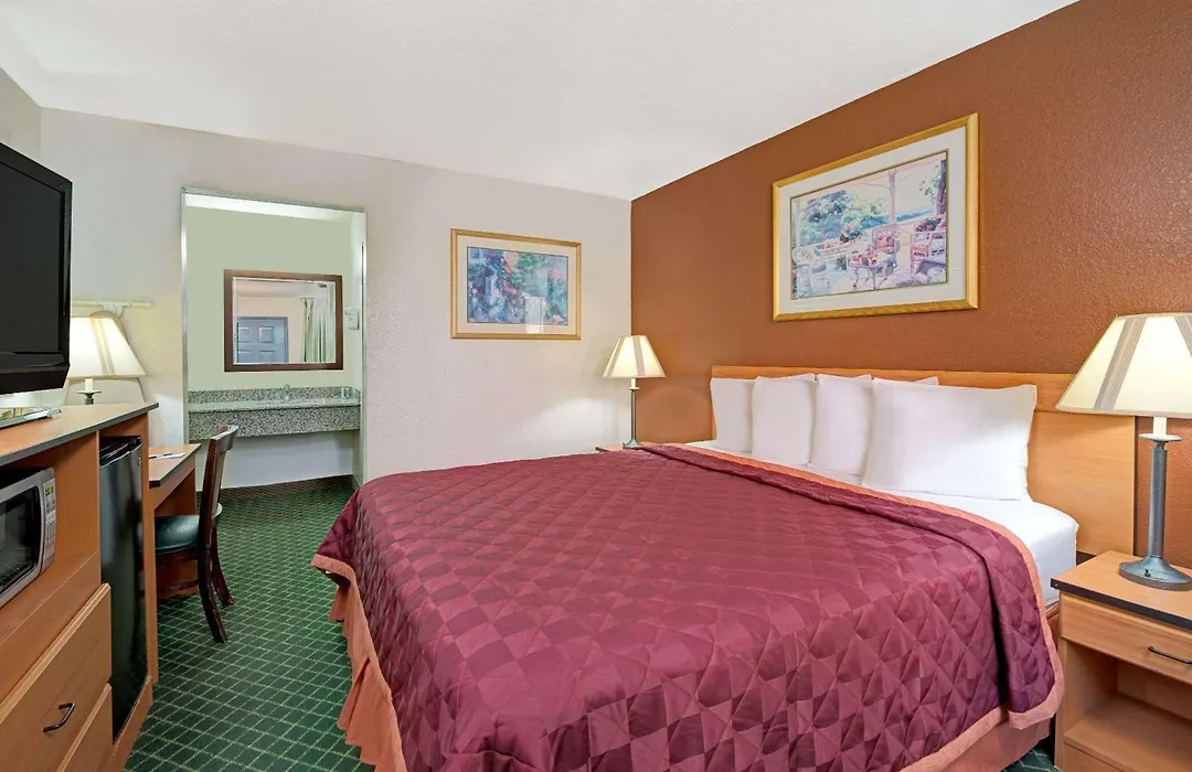 Travelodge By Wyndham Sacramento / Rancho Cordova-1