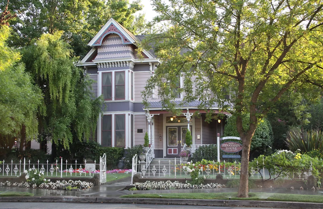 Hennessey House Bed And Breakfast-1