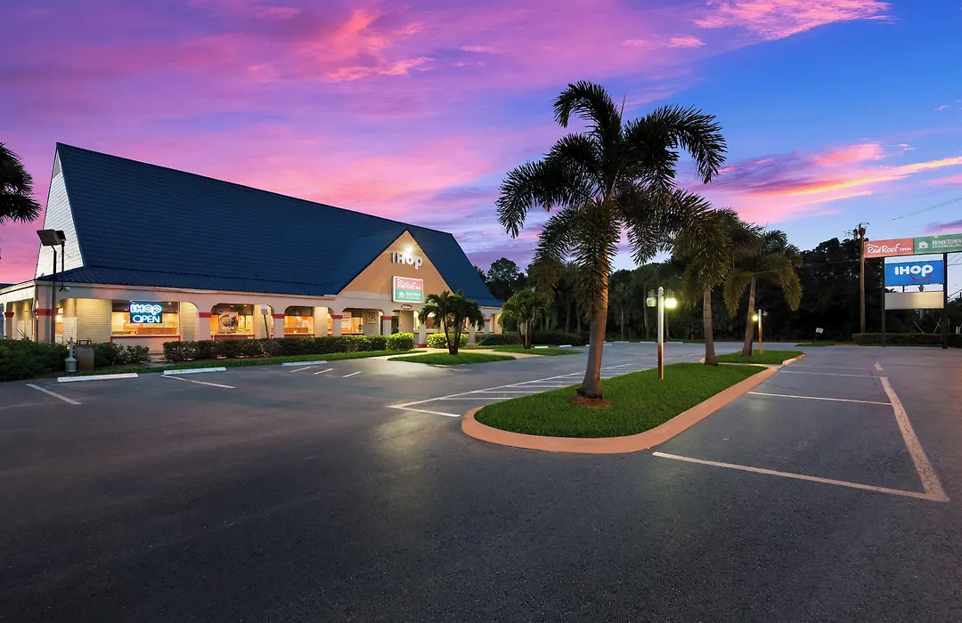 Hometowne Studios By Red Roof Vero Beach - I-95-1