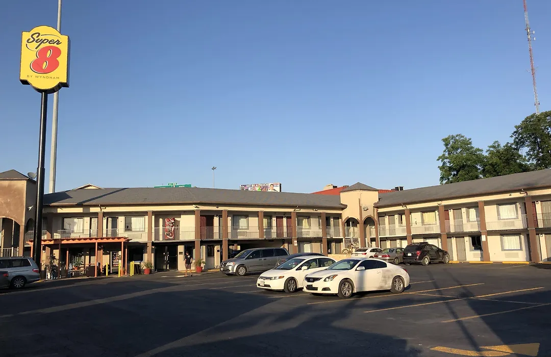 Super 8 By Wyndham San Antonio Pearl District Downtown-1