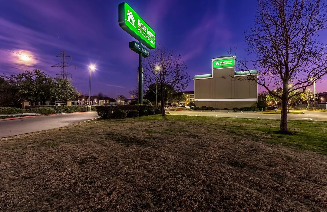 Hometowne Studios By Red Roof Dallas - Mesquite-1