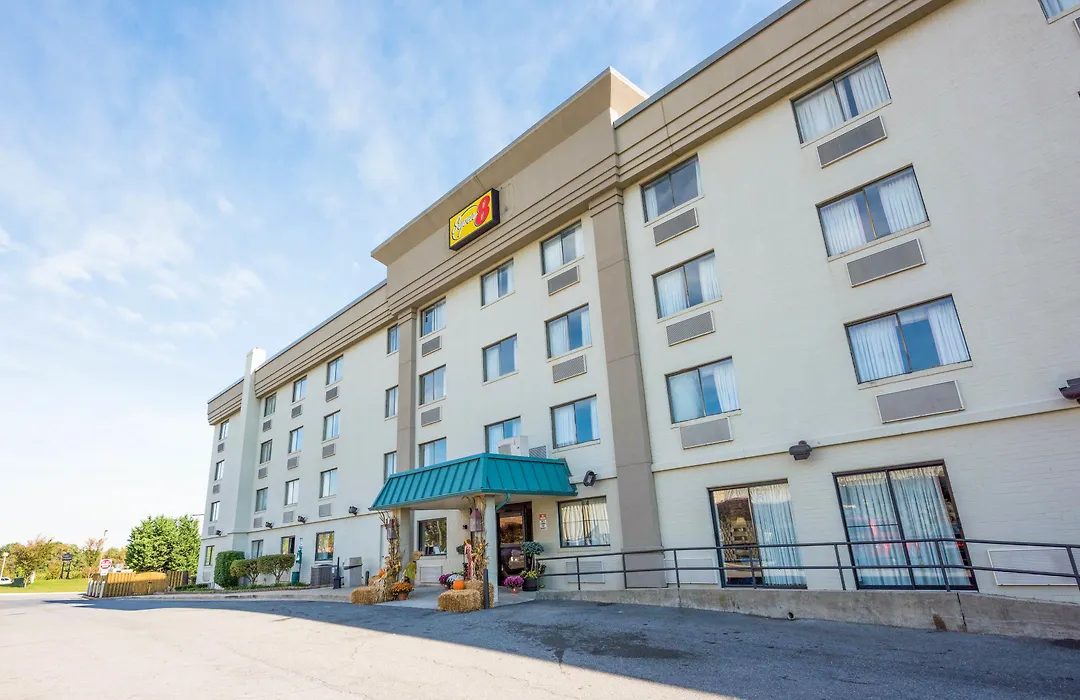 Super 8 By Wyndham Frederick-1