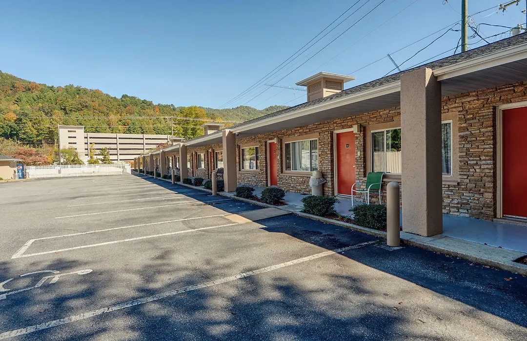 Cherokee Grand Hotel-1