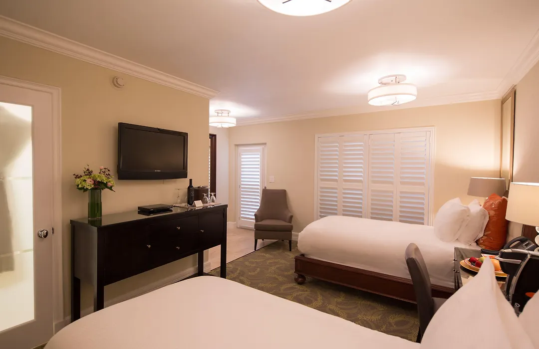 The Pillars Hotel & Club-1