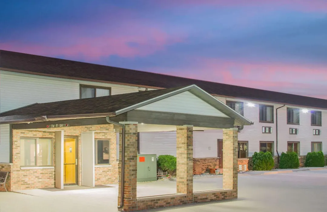 Super 8 By Wyndham Story City-1