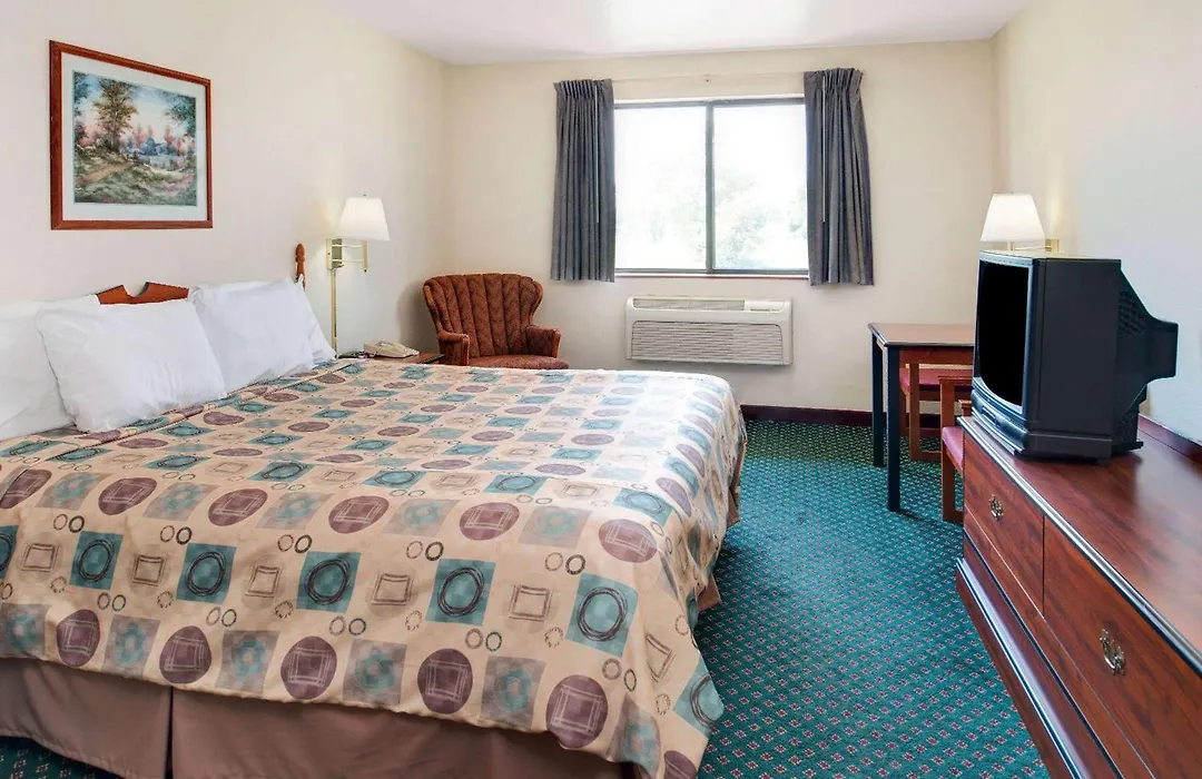 Super 8 By Wyndham Omaha Eppley Airport/Carter Lake-1