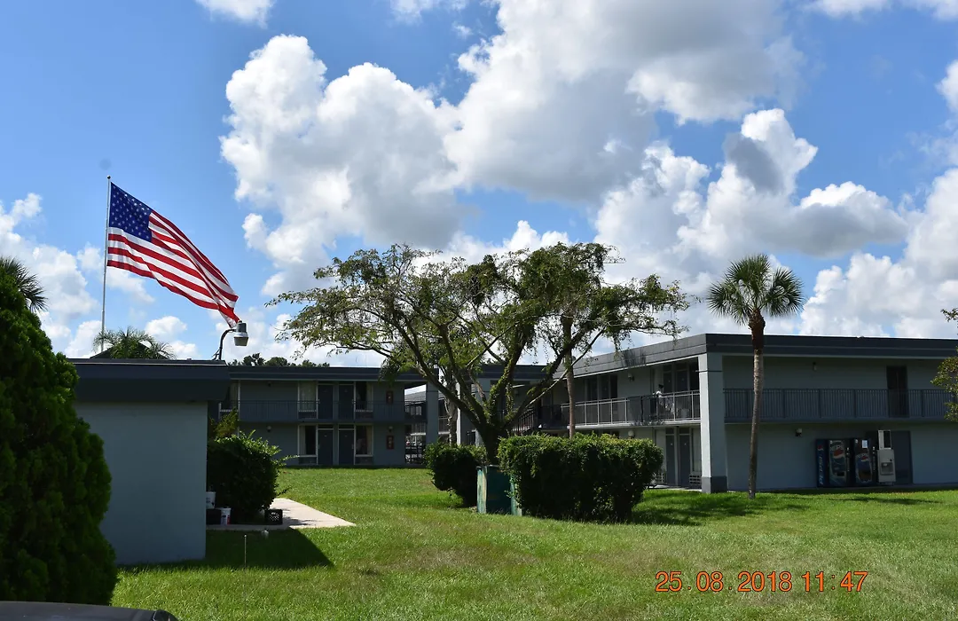 Super 8 By Wyndham Ocala I-75-1