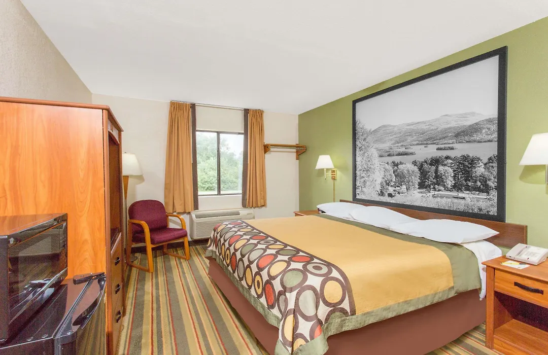 Super 8 By Wyndham Bedford-1