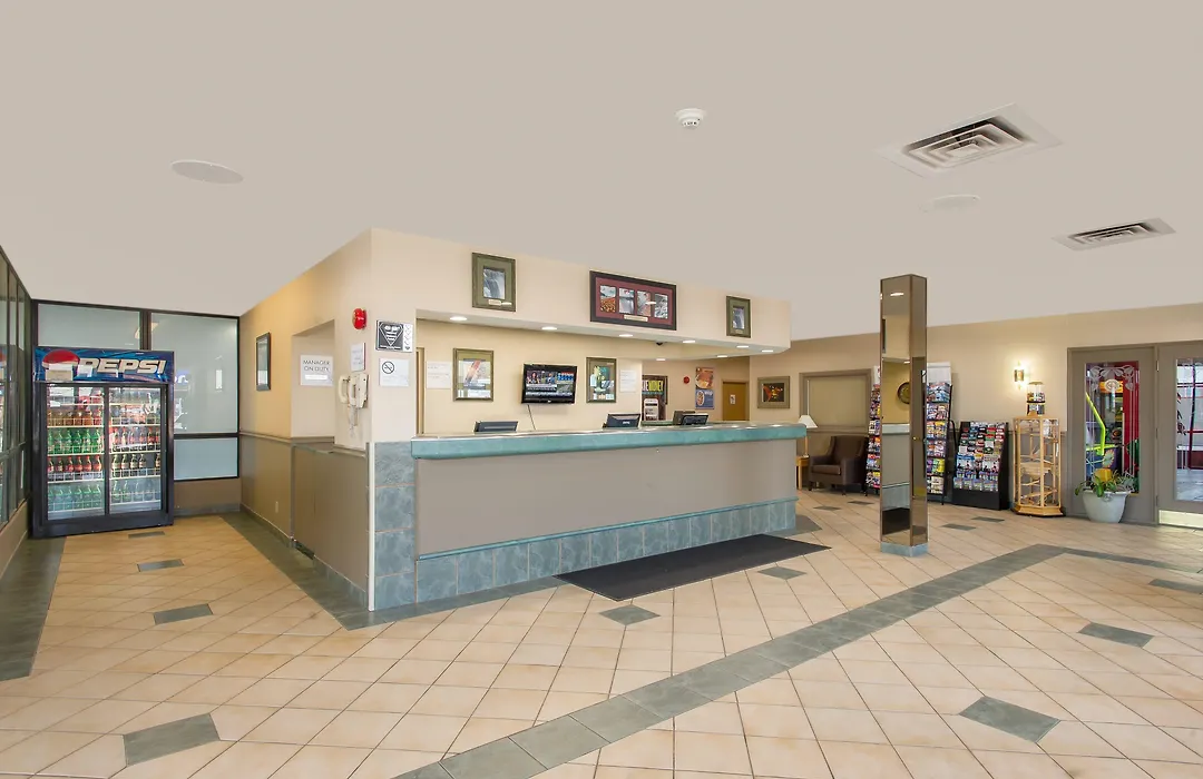 Ramada By Wyndham Niagara Falls Near The Falls-1