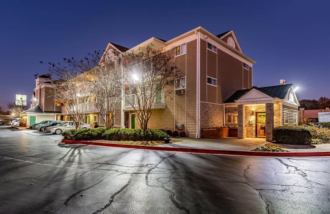 Hometowne Studios By Red Roof Atlanta - Chamblee-1
