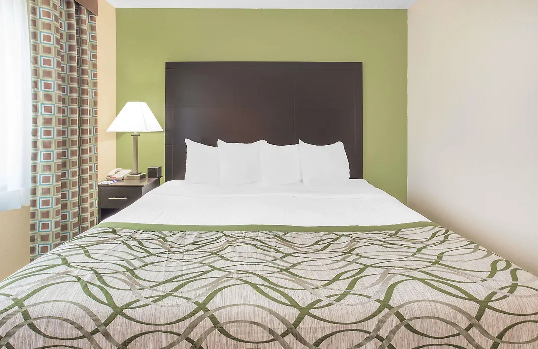 Baymont By Wyndham Holland-1