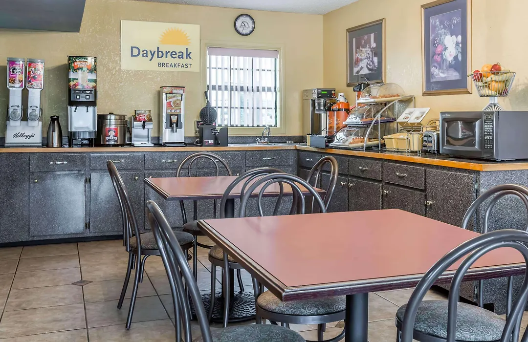 Days Inn By Wyndham Clayton-1