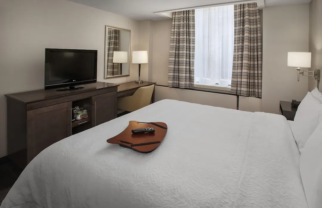 Hampton Inn & Suites Milwaukee Downtown-1