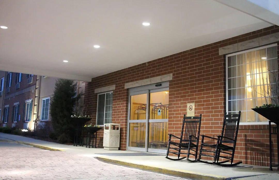 Best Western Plus Des Moines West Inn & Suites-1