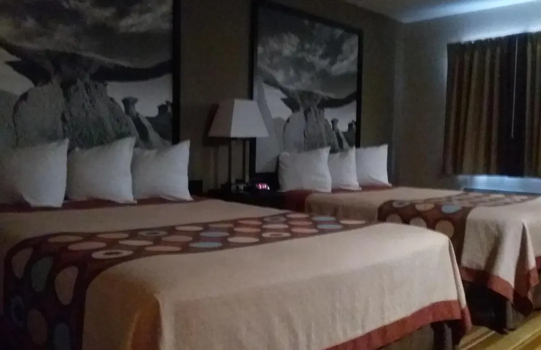 Super 8 By Wyndham Taos-1