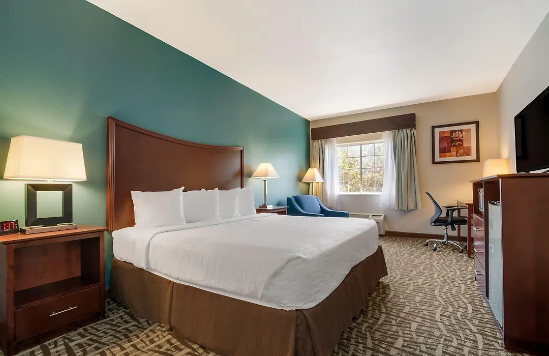 Surestay Plus Hotel By Best Western Topeka-1
