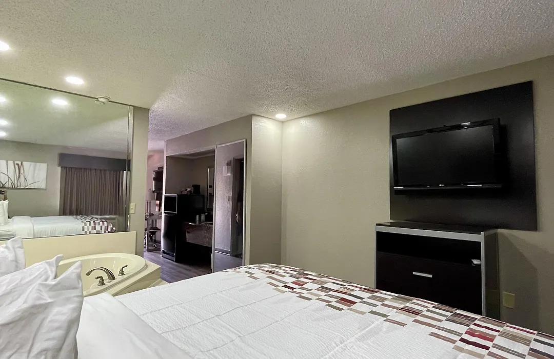 Red Roof Inn & Suites Jackson - Richland-1