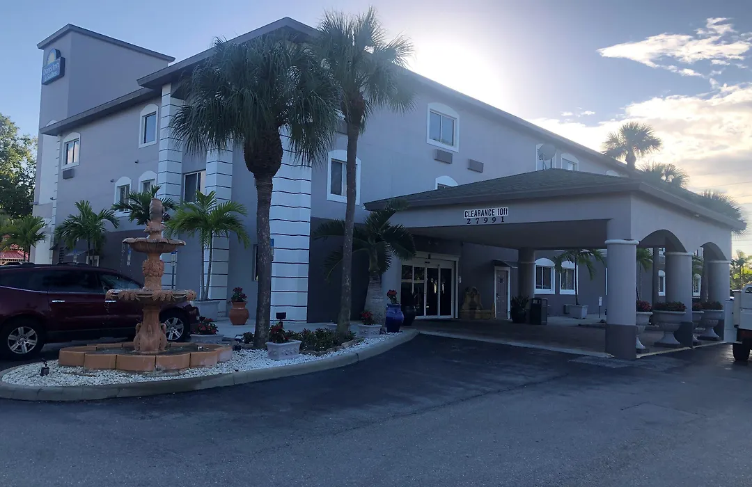 Days Inn & Suites By Wyndham Bonita Springs North Naples-1