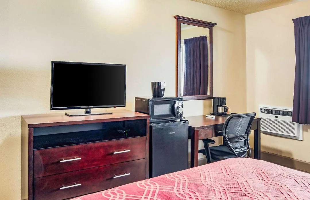 Econo Lodge Newport-1