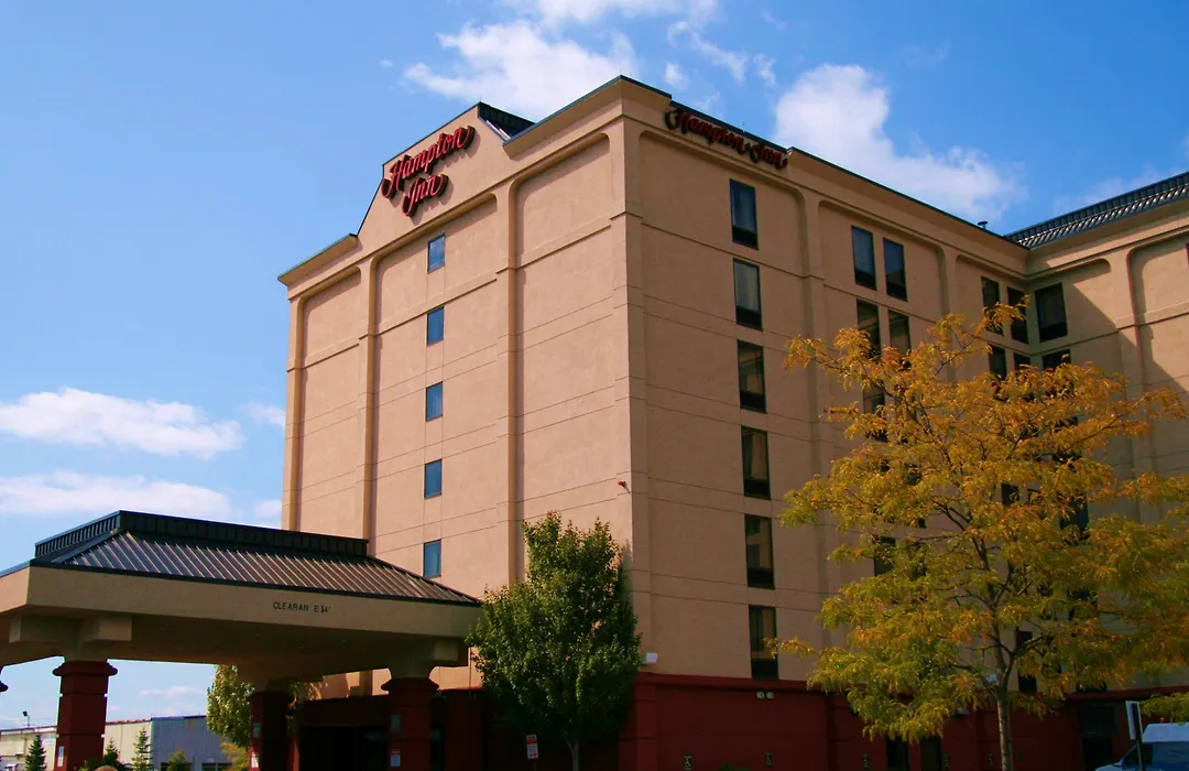 Hampton Inn Boston Logan Airport-1