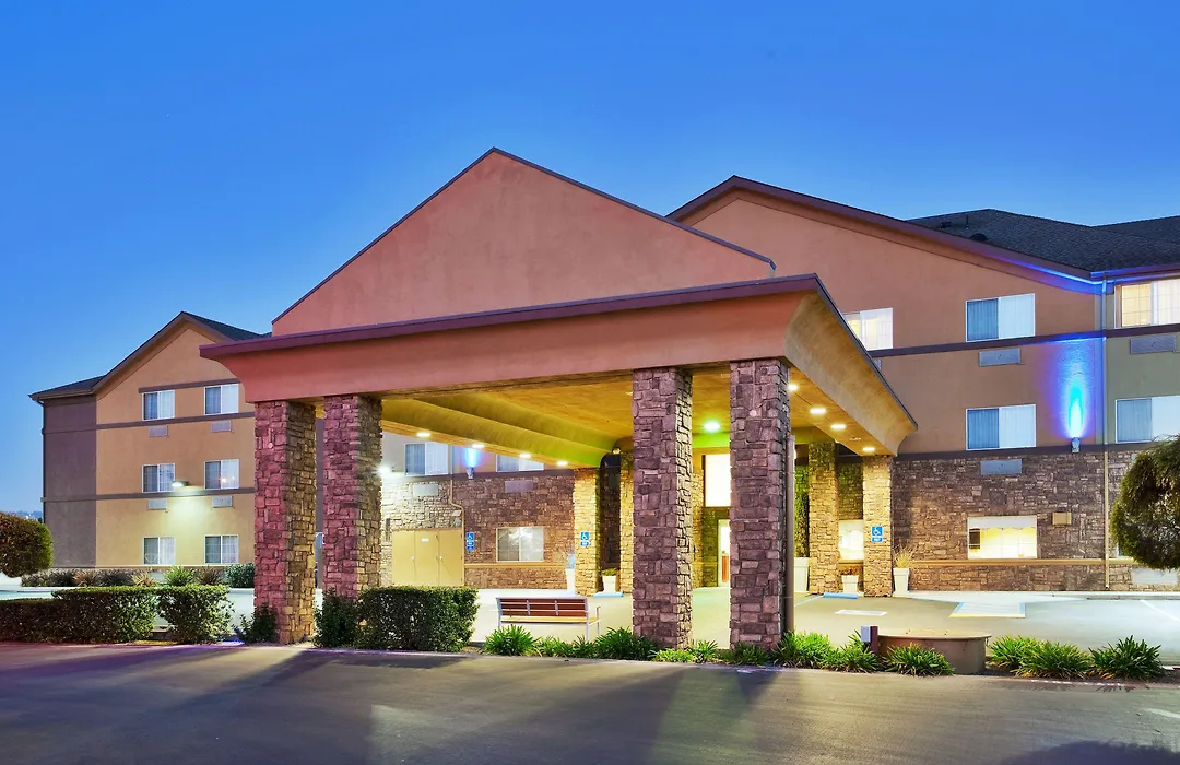 Holiday Inn Express & Suites Watsonville By Ihg-1