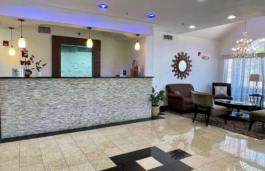 Best Western Roanoke Inn & Suites-1