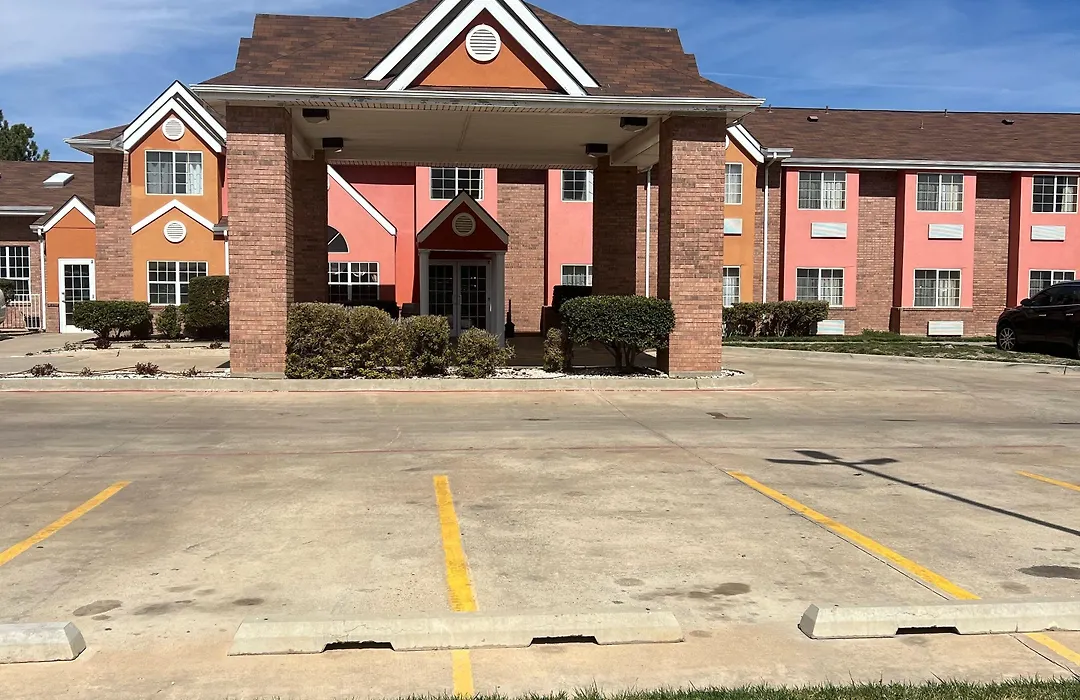 Longhorn Inn & Suites-1
