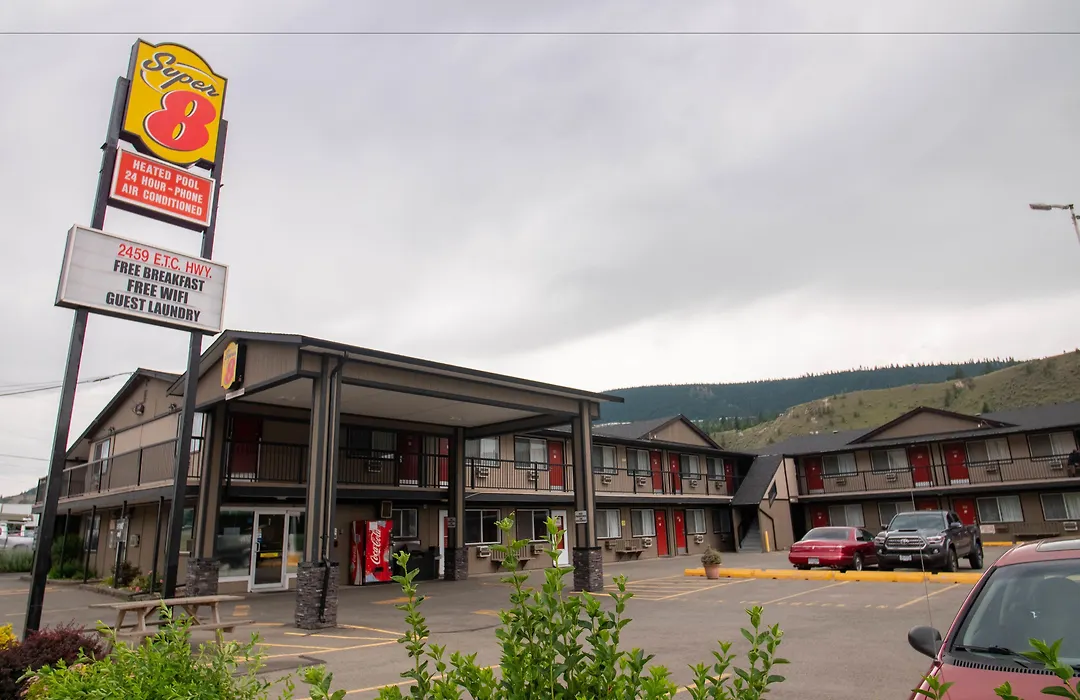 Super 8 By Wyndham Kamloops East-1