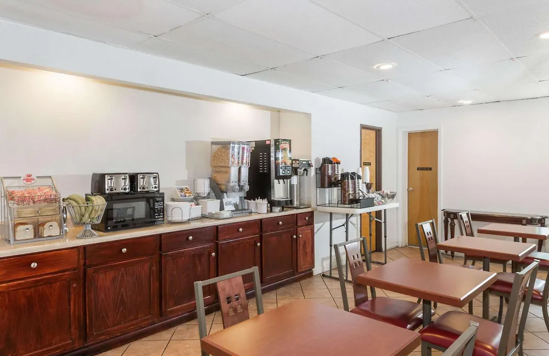 Super 8 By Wyndham Pompano Beach-1