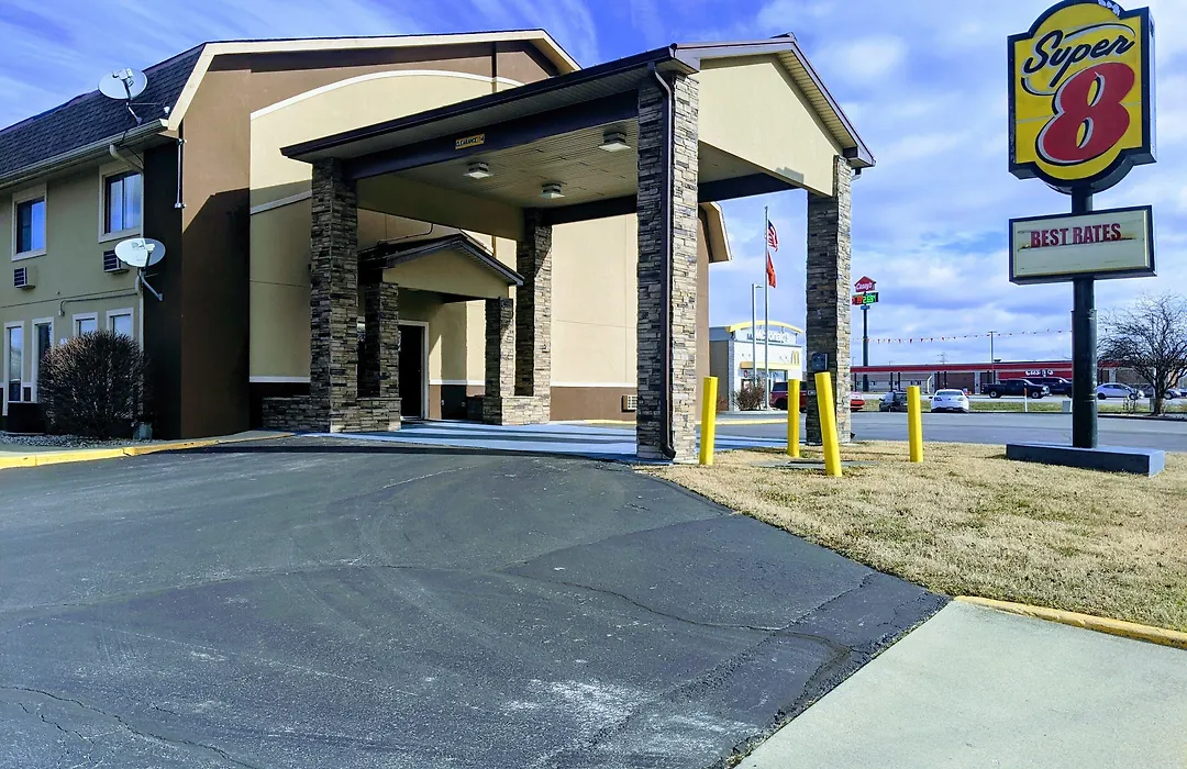 Super 8 By Wyndham Shelbyville-1