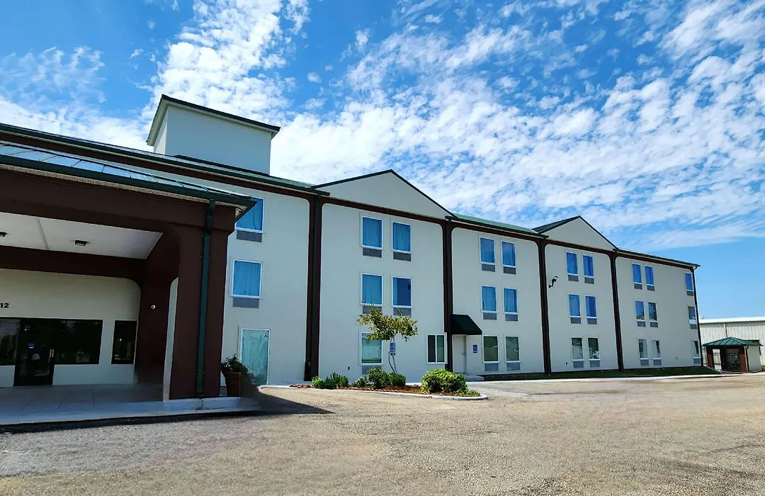 Days Inn By Wyndham Laplace- New Orleans-1