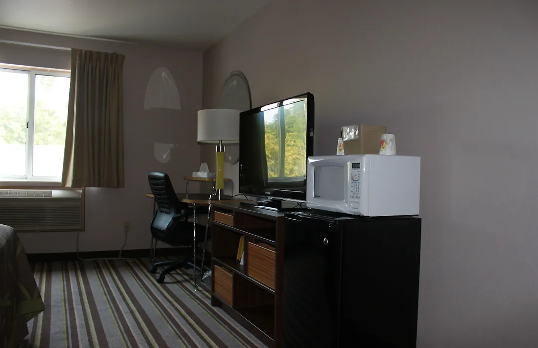 Super 8 By Wyndham Manistee-1