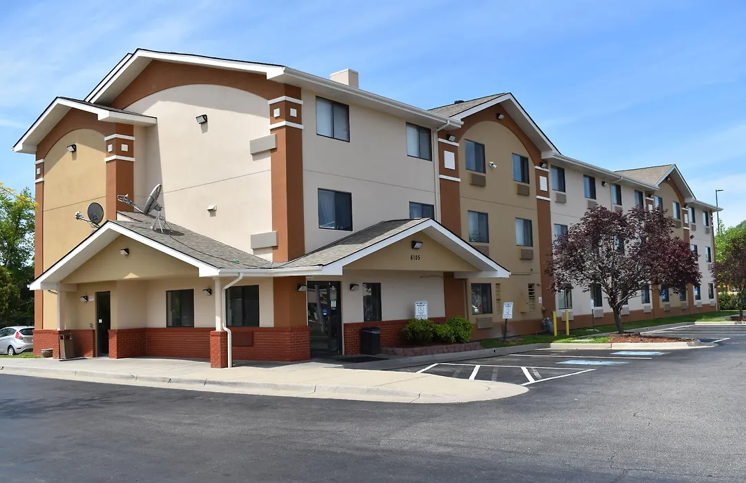 Super 8 By Wyndham Newport News/Jefferson Ave.-1