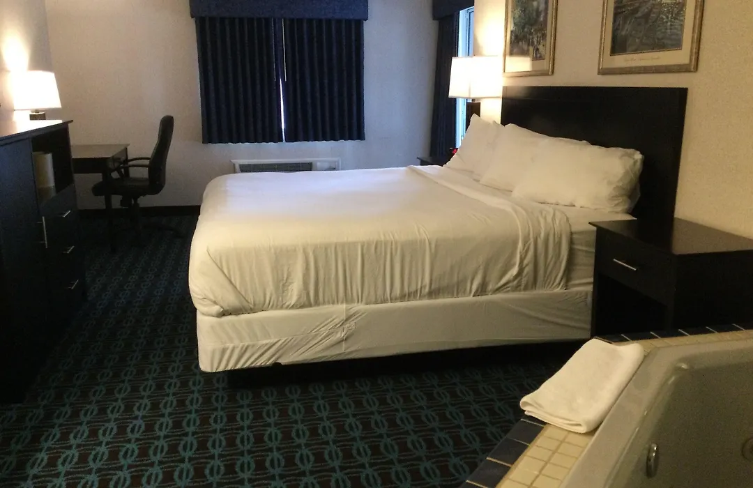 Baymont By Wyndham Howell/Brighton-1
