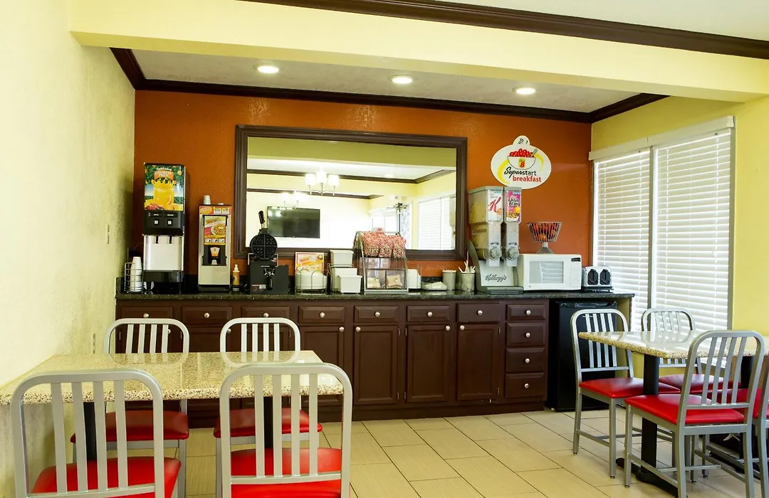 Super 8 By Wyndham Woodward-1