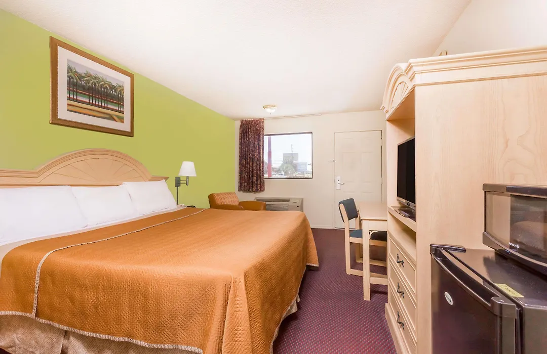 Travelodge By Wyndham Cordele-1