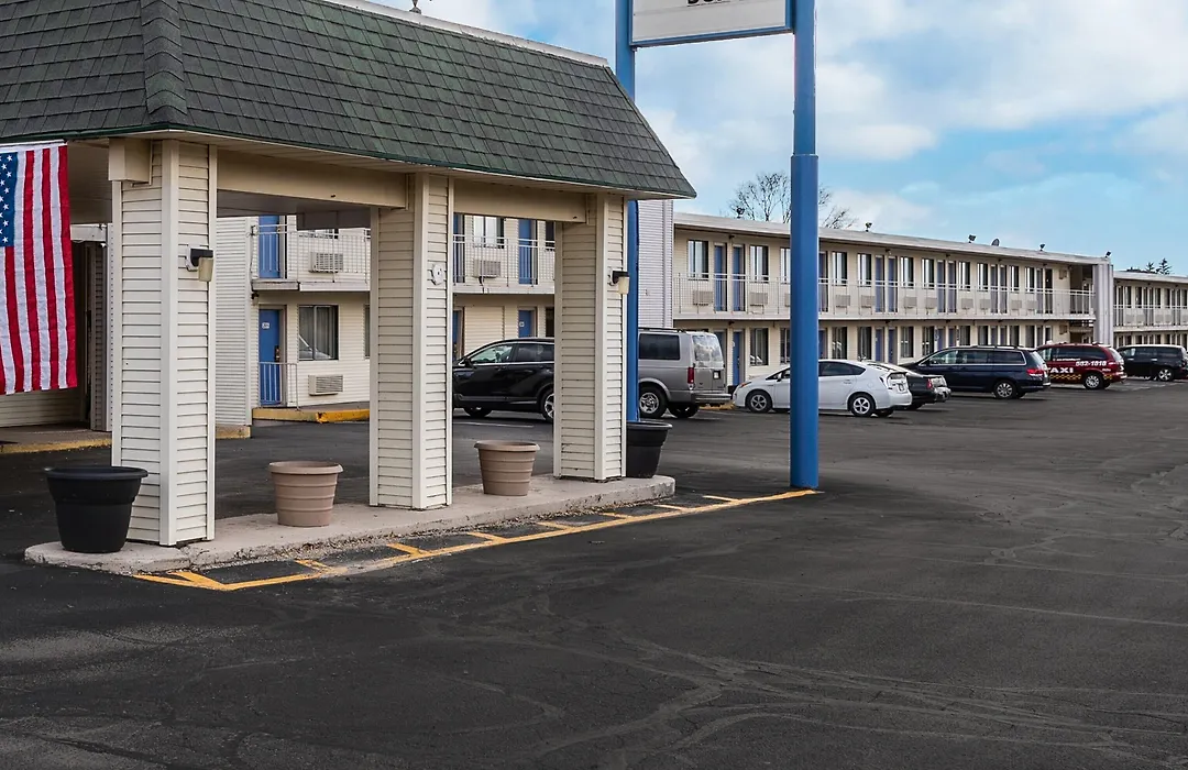 Rodeway Inn Dubuque-1