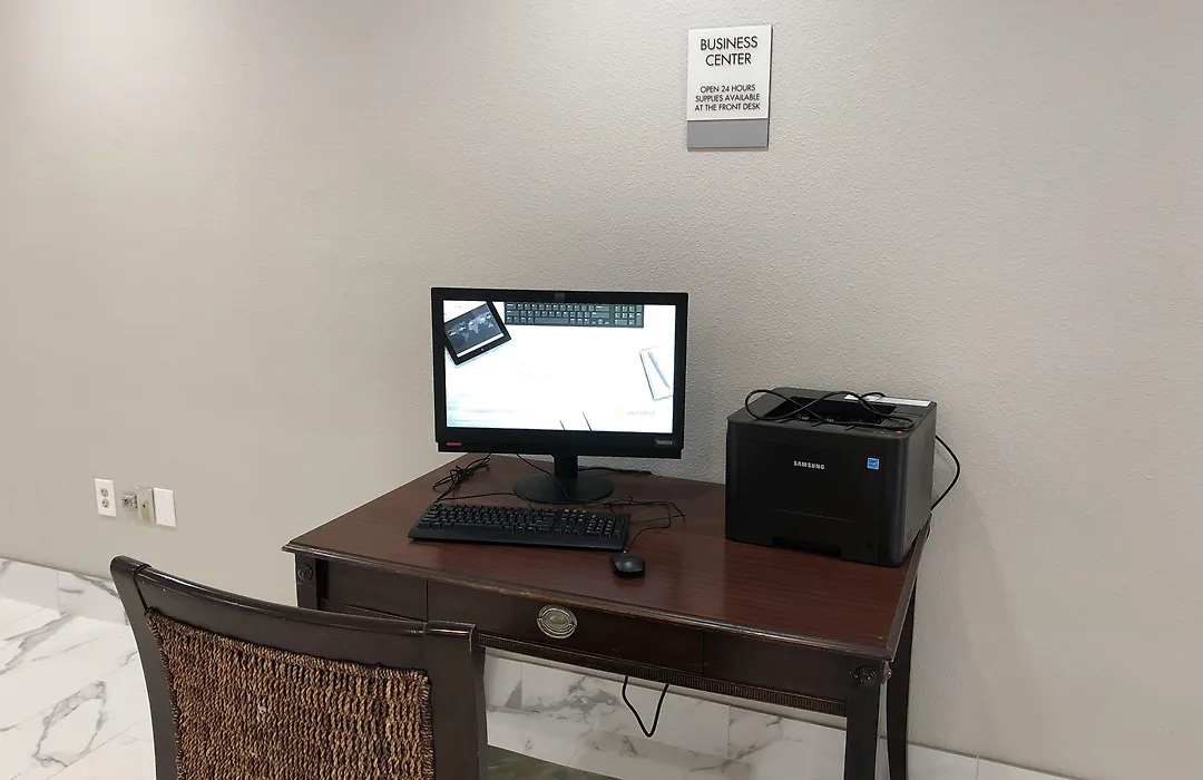 Clarion Inn & Suites Kissimmee-Lake Buena Vista South-1