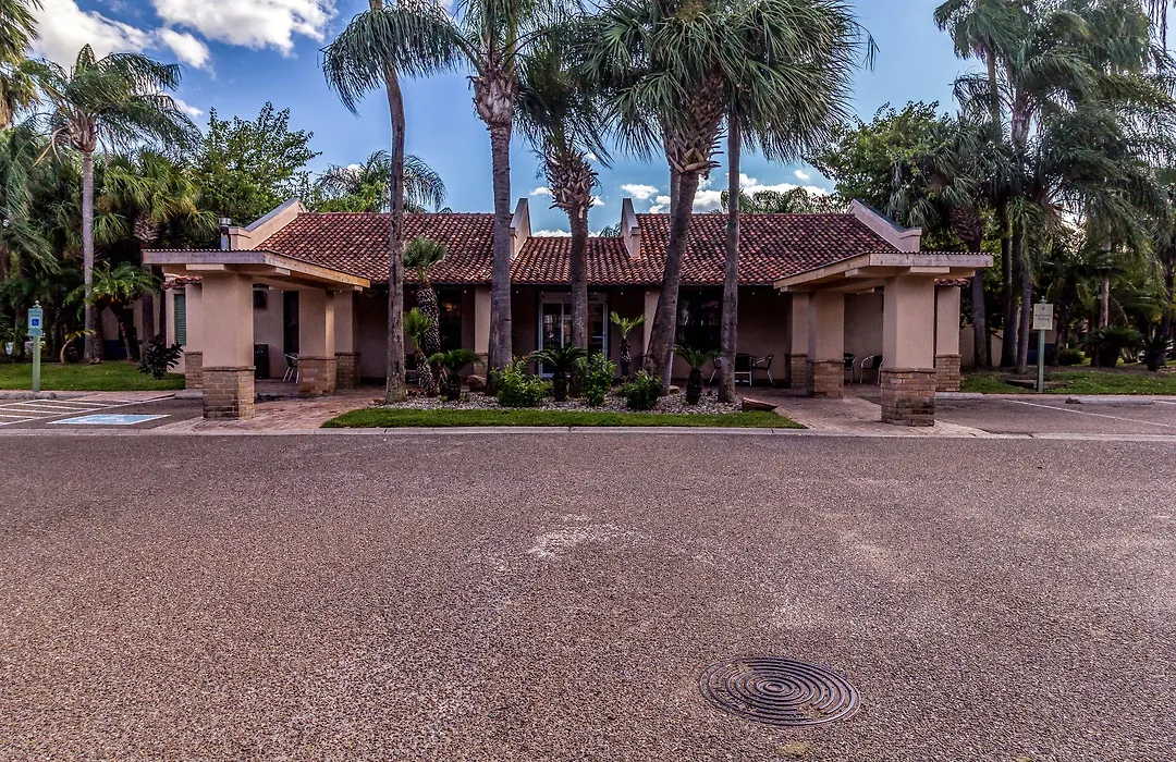 Clarion Inn & Suites At Sharyland Plantation-1