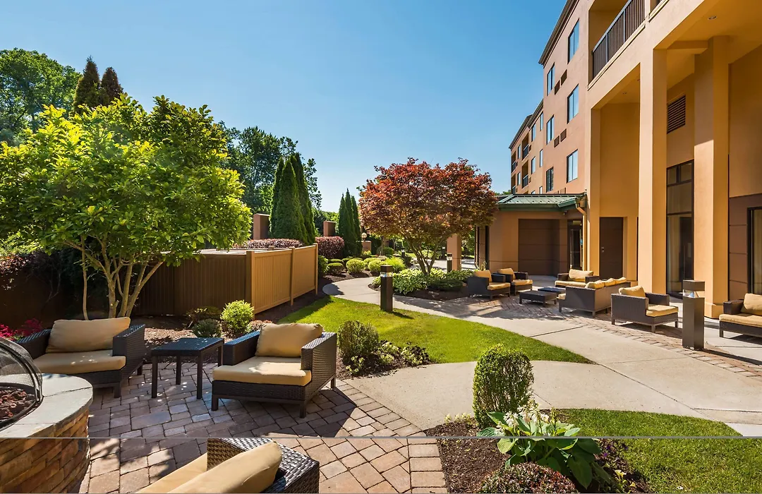Courtyard By Marriott Danbury-1