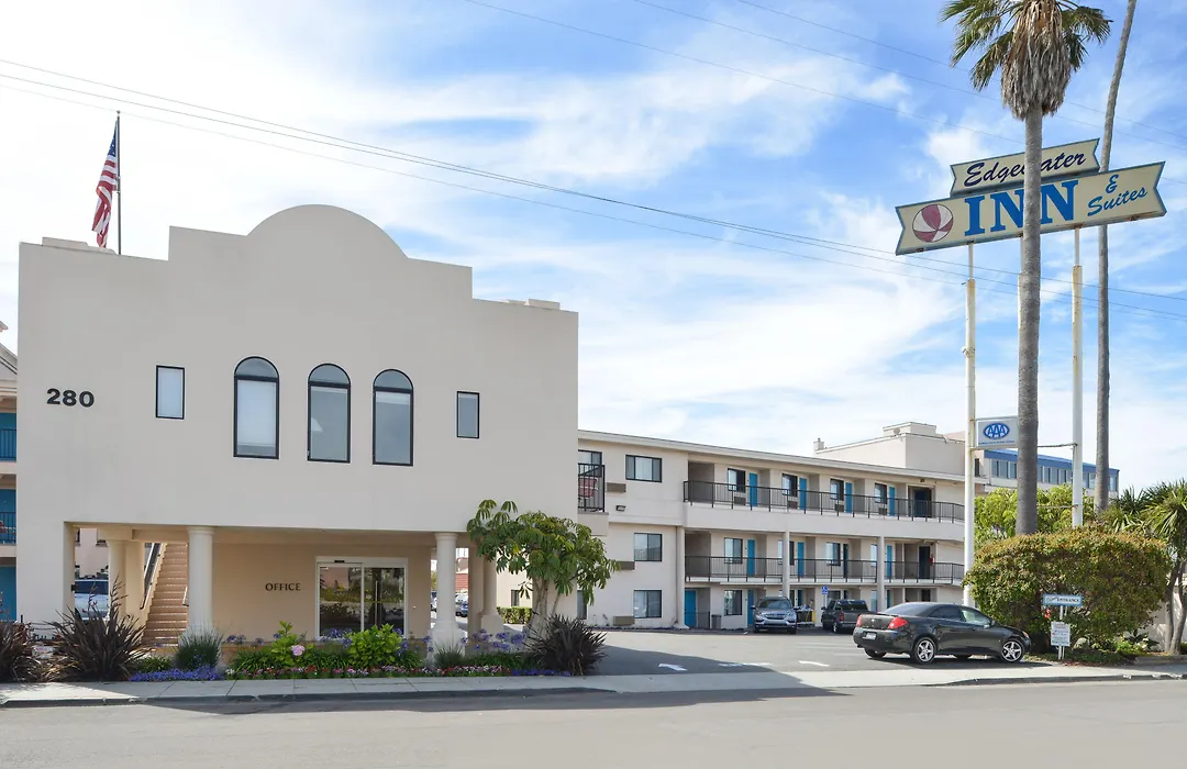 Edgewater Inn And Suites-1