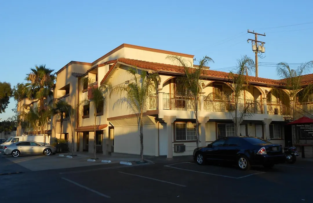 Best Inn & Suites-1