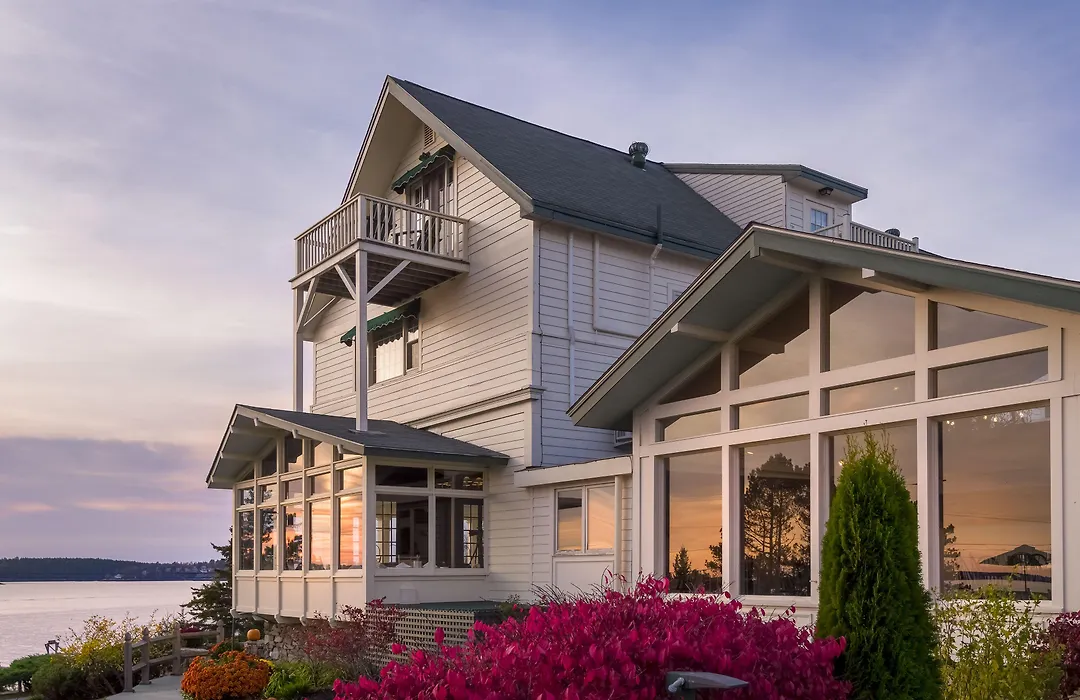 Spruce Point Inn Resort And Spa-1