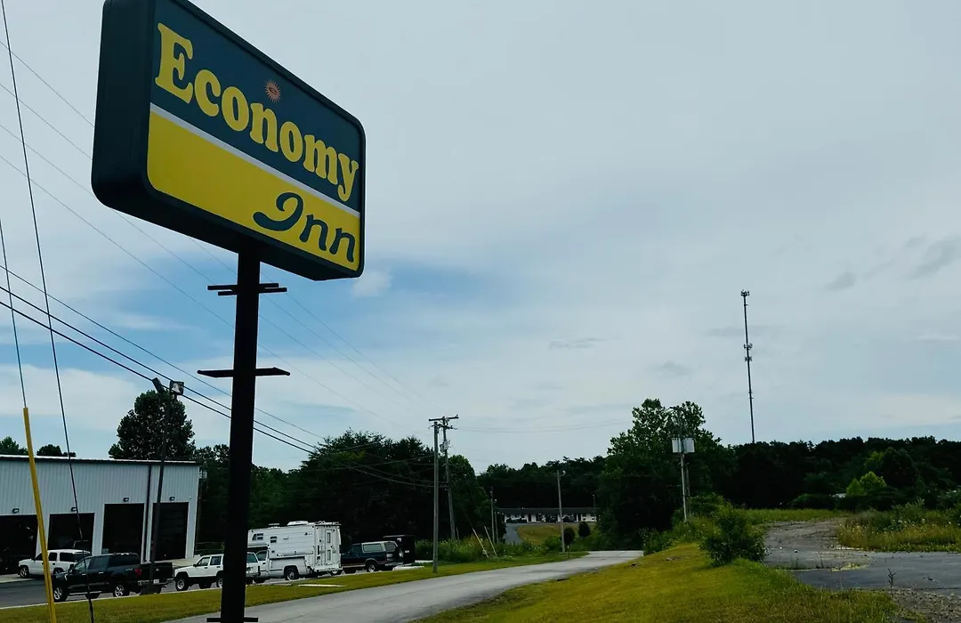 Economy Inn-1