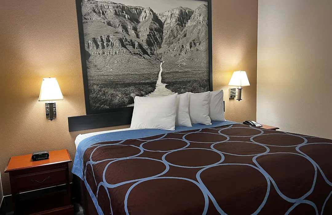 Hotel Piney Woods-1
