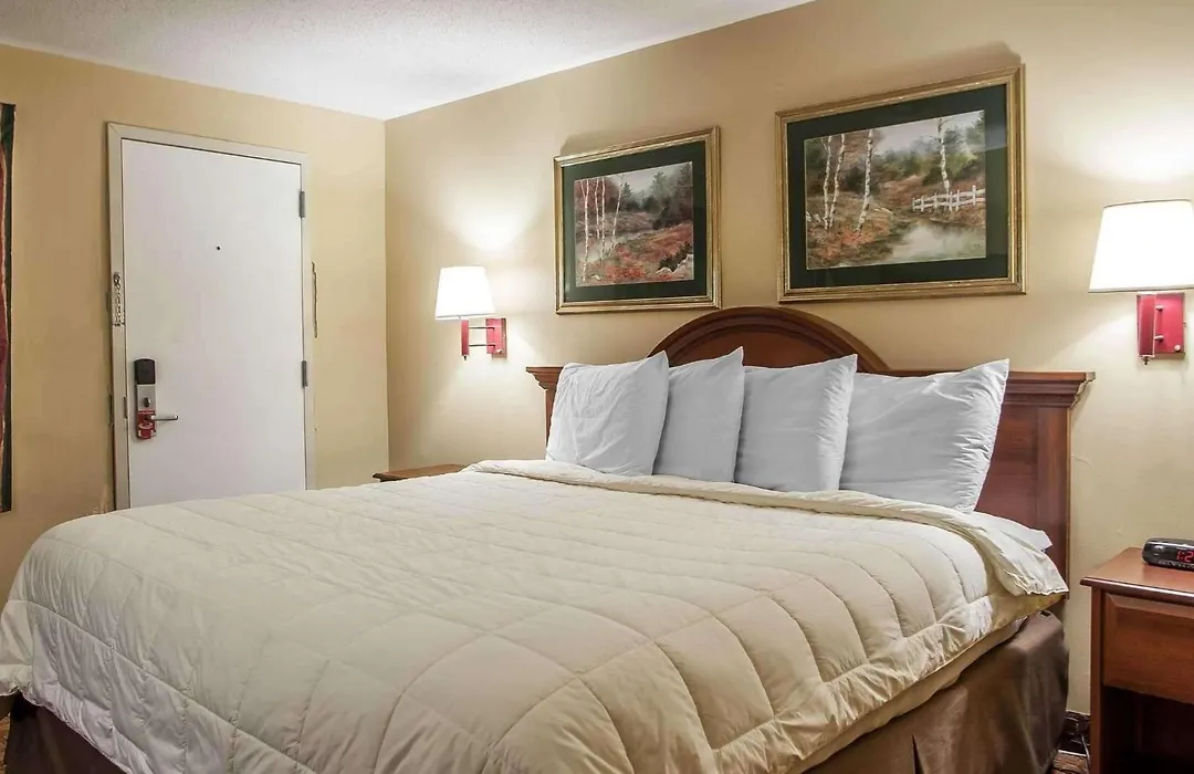 Econo Lodge Newton-1